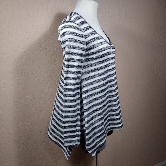 Black & White Striped Asymmetric Long Sleeve Tunic - Picture 3 of 9